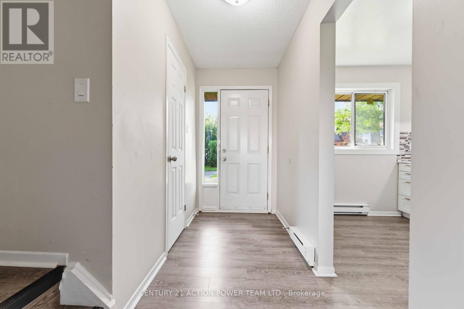 A - 39 Woodvale Green Drive, Ottawa, Ontario  K2G 4H3 - Photo 3 - X13529066