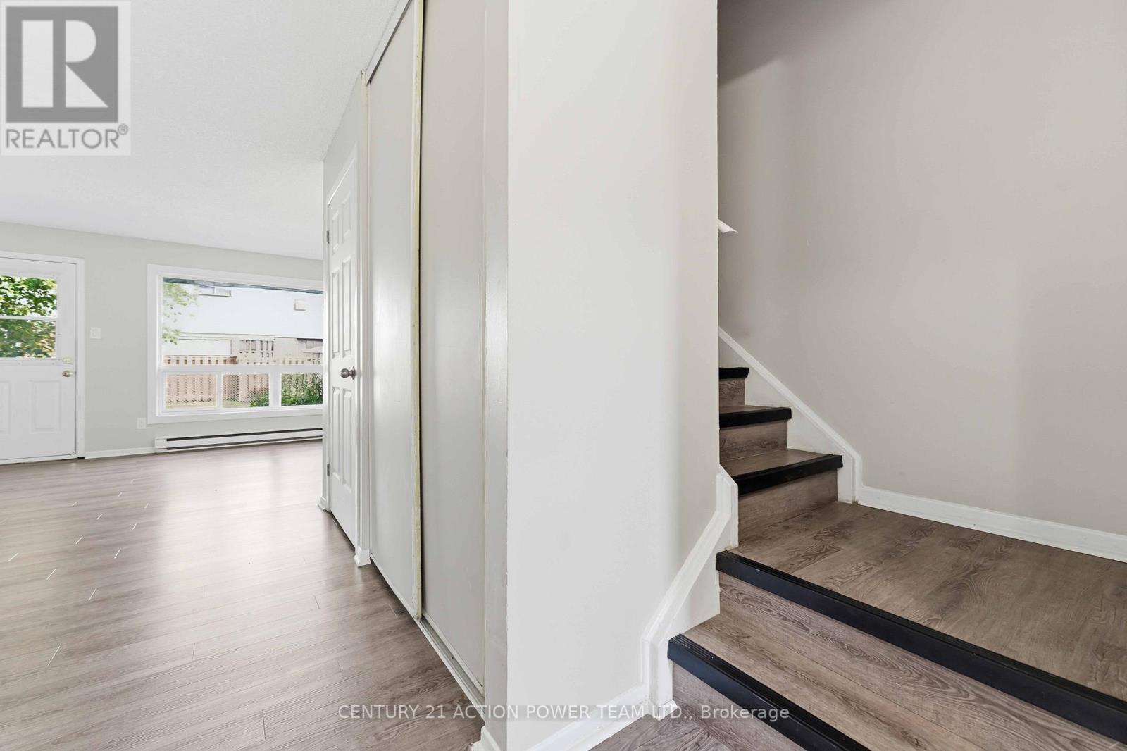 A - 39 Woodvale Green Drive, Ottawa, Ontario  K2G 4H3 - Photo 4 - X13529066