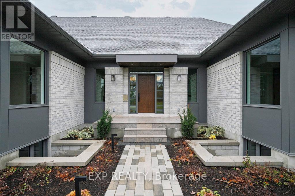 26 Clovelly Road W, Ottawa, Ontario  K1J 6M2 - Photo 2 - X13529194