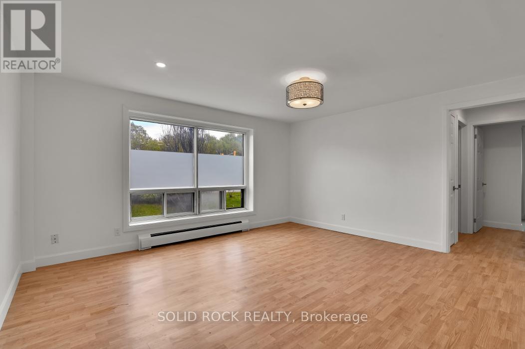 7 - 896 Elmsmere Drive, Ottawa, Ontario  K1J 7T6 - Photo 7 - X13529736