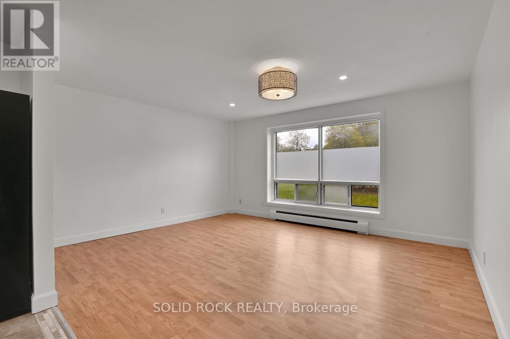 7 - 896 Elmsmere Drive, Ottawa, Ontario  K1J 7T6 - Photo 8 - X13529736