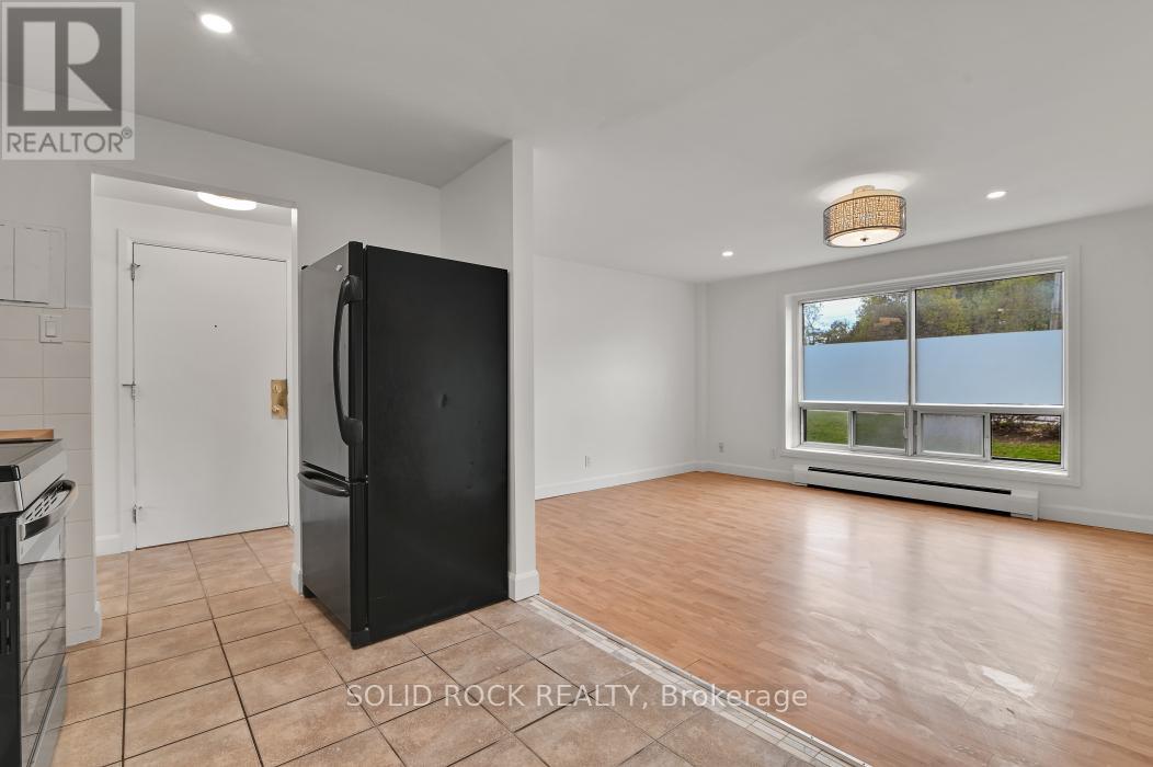 7 - 896 Elmsmere Drive, Ottawa, Ontario  K1J 7T6 - Photo 9 - X13529736