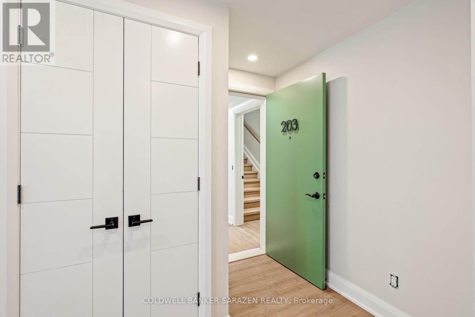 203 - 10 Mcarthur Avenue, Ottawa, Ontario  K1L 6R2 - Photo 2 - X13529746