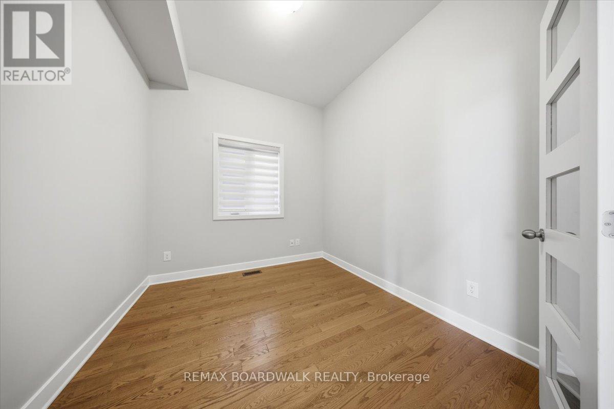 54 Thunderbolt Street, Ottawa, Ontario  K2S 1E7 - Photo 4 - X13530022