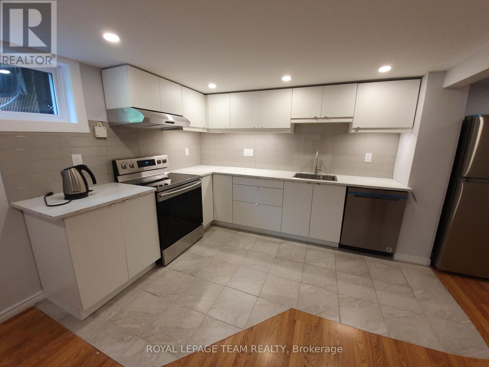 1015 Pinecrest Road, Ottawa, Ontario  K2B 6B6 - Photo 12 - X13530704