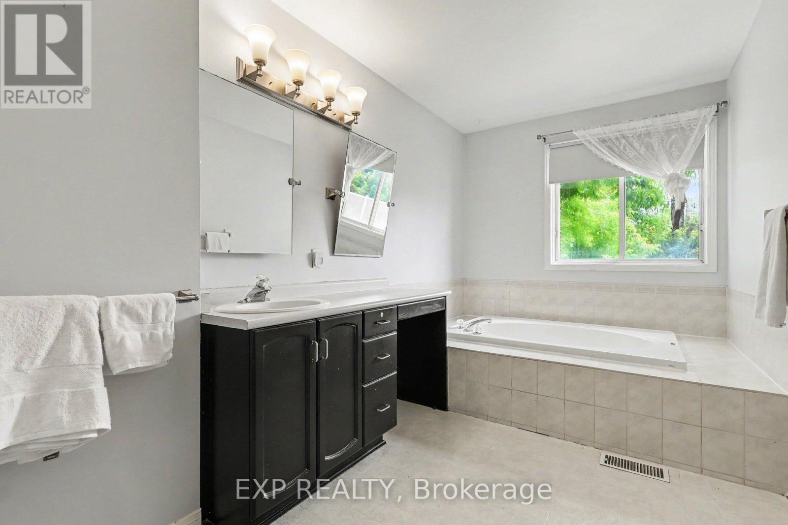 86 Scarlet Court, Ottawa, Ontario  K1T 3R6 - Photo 13 - X13531130