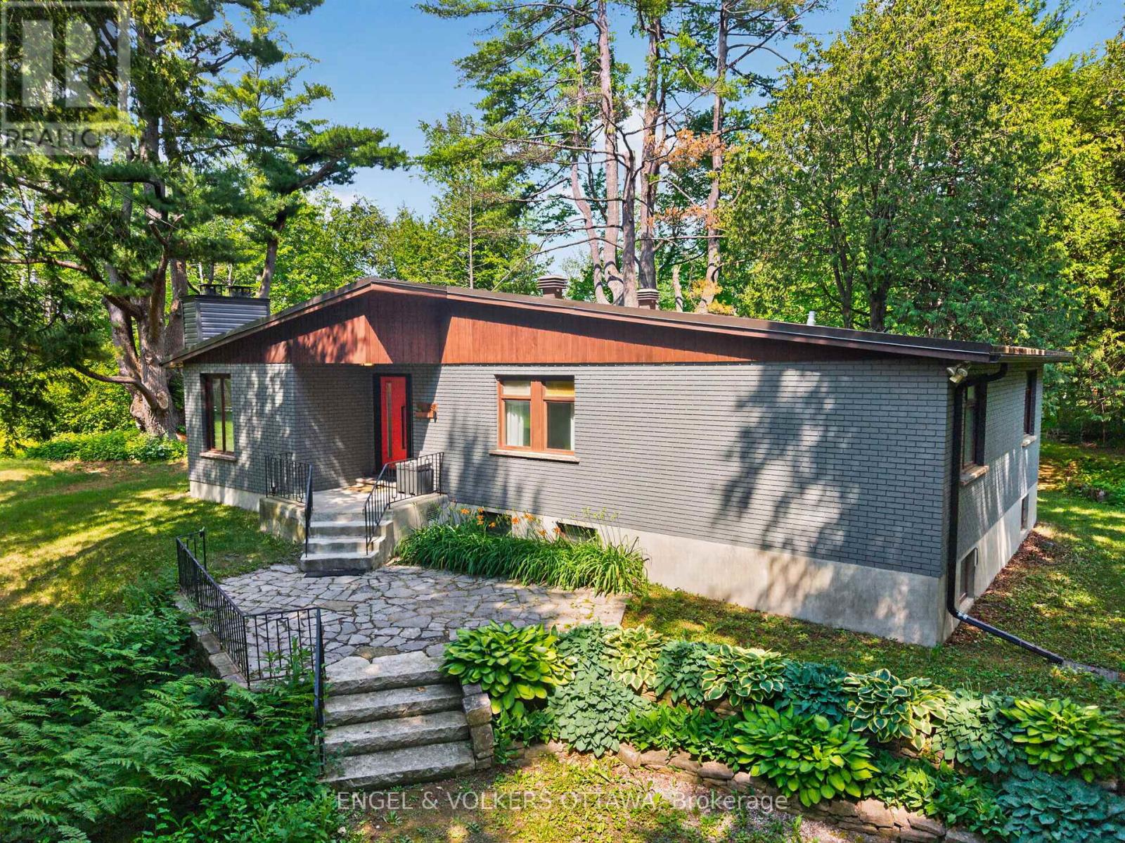 4167 Farmers Way, Ottawa, Ontario  K0A 1K0 - Photo 1 - X13532388