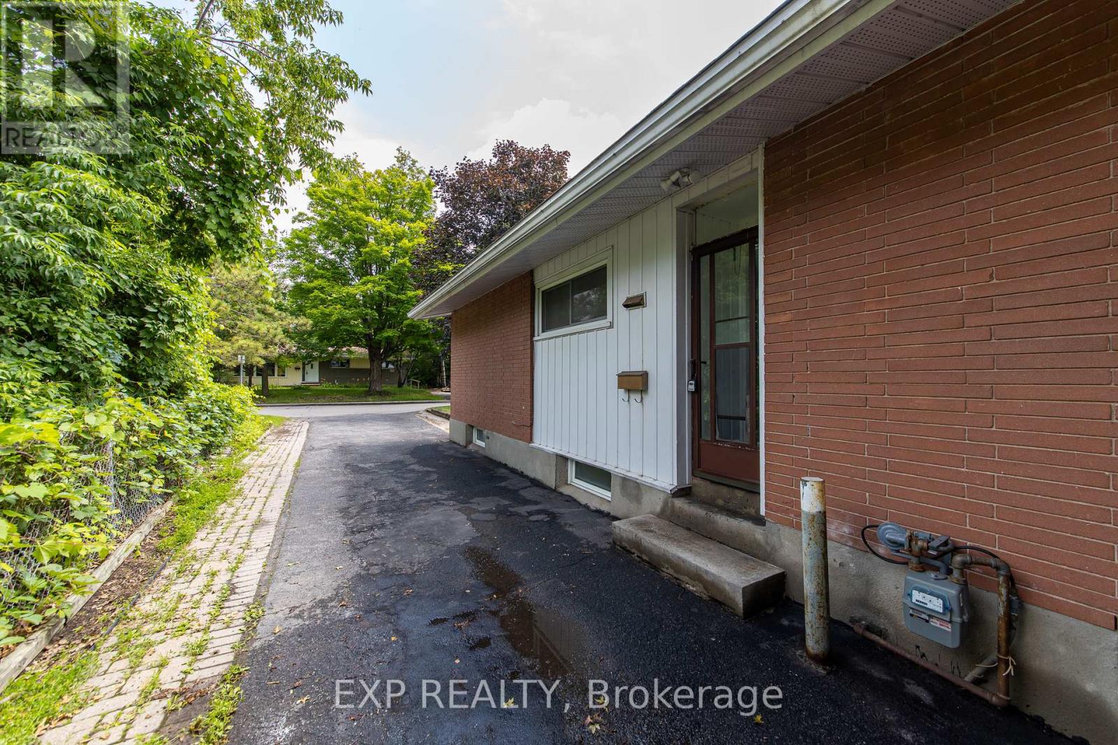 2097 Kingsley Road, Ottawa, Ontario  K2C 2X6 - Photo 4 - X13532712