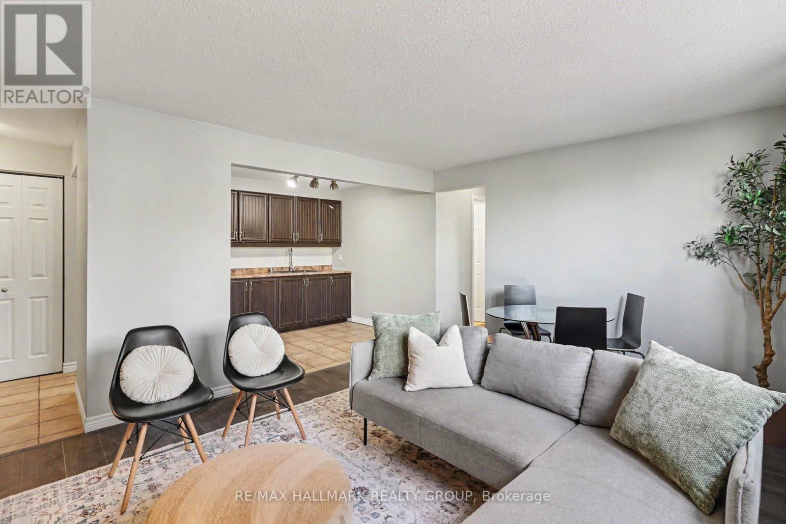 2 - 898 Elmsmere Road, Ottawa, Ontario  K1J 7T6 - Photo 5 - X13533068