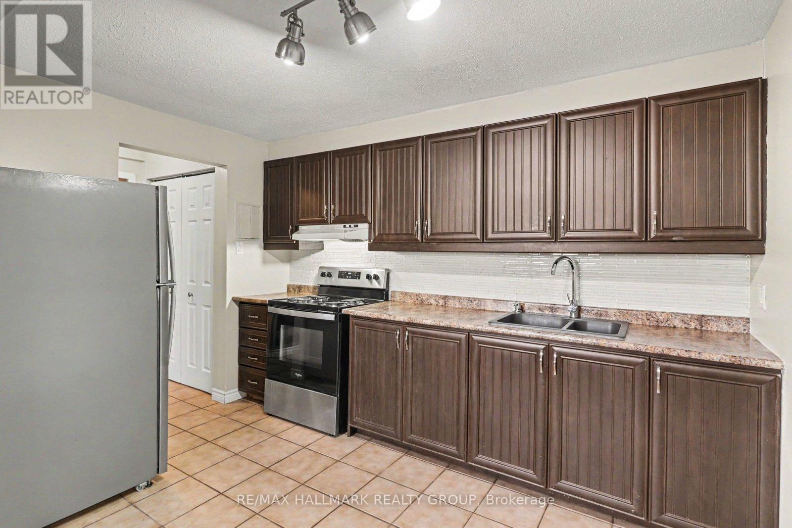 2 - 898 Elmsmere Road, Ottawa, Ontario  K1J 7T6 - Photo 9 - X13533068