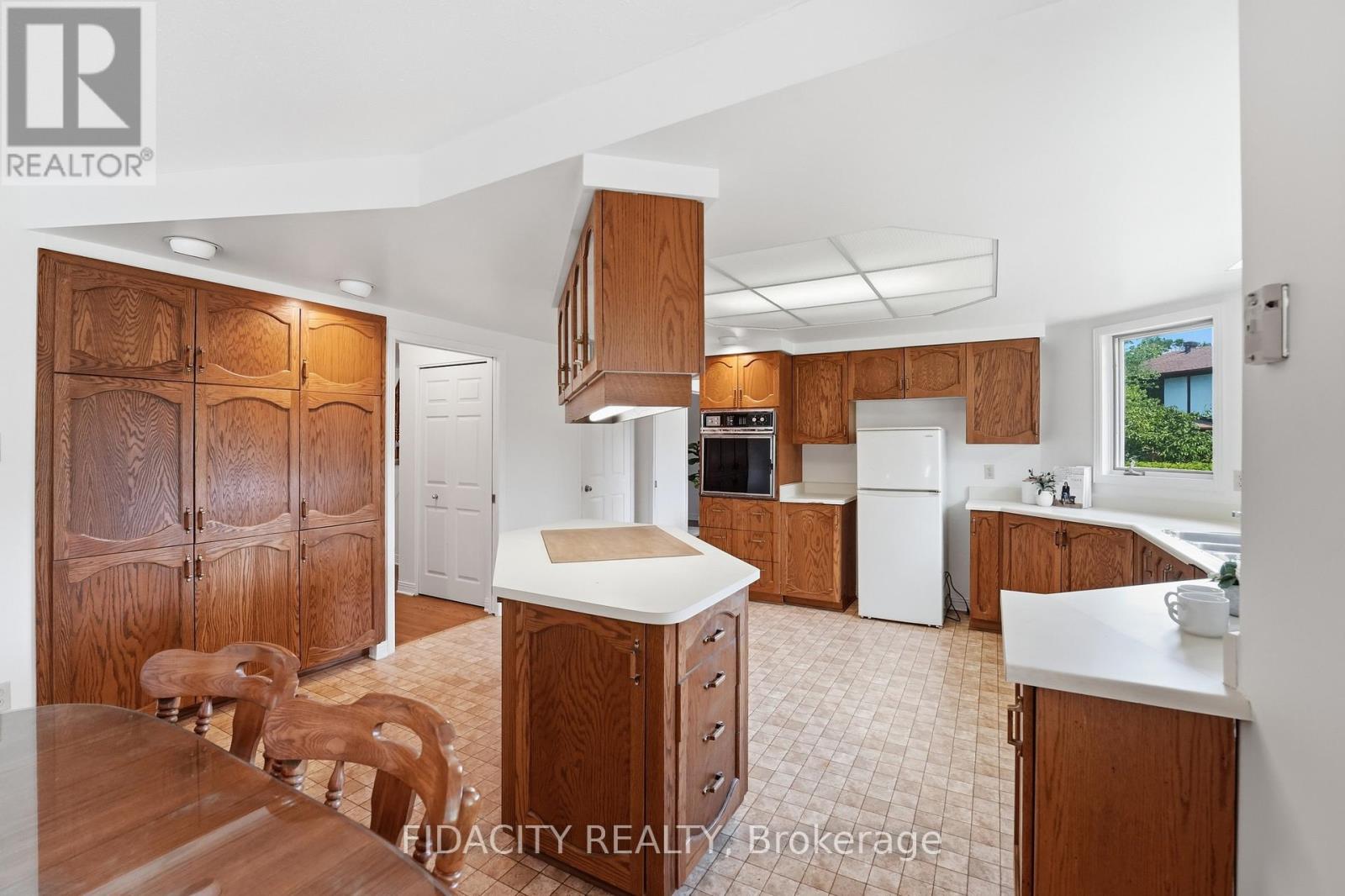 25 Pine Bluff Trail, Ottawa, Ontario  K2S 1E1 - Photo 12 - X13535122