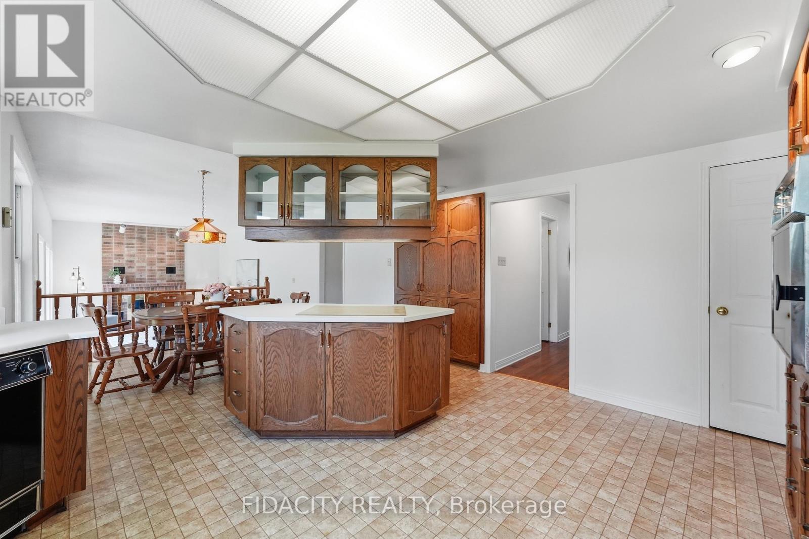 25 Pine Bluff Trail, Ottawa, Ontario  K2S 1E1 - Photo 15 - X13535122