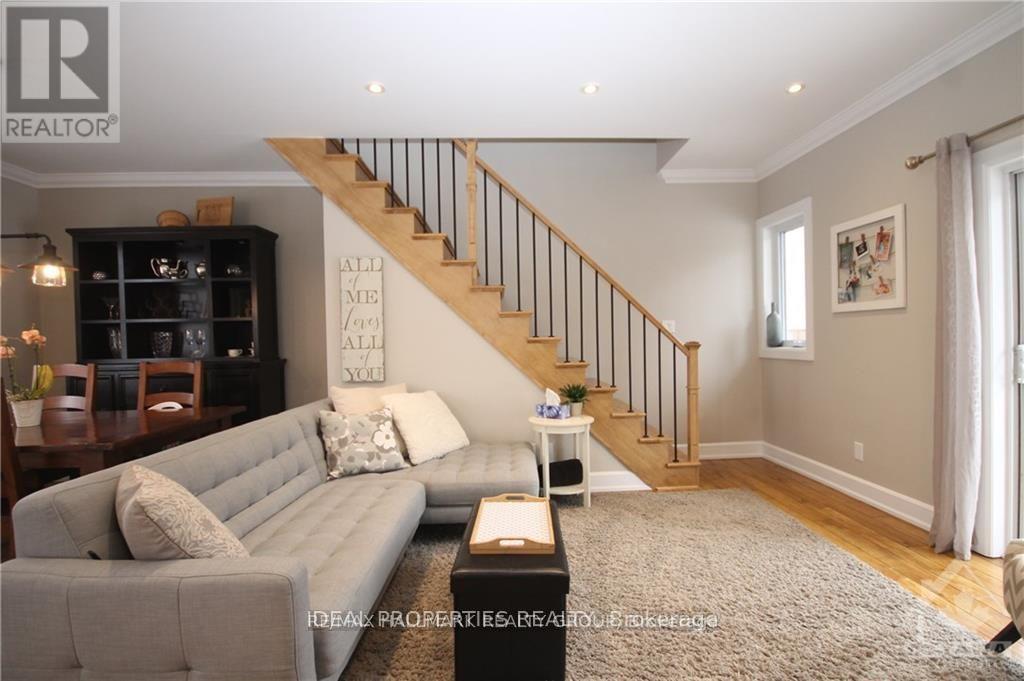 17 Anna Avenue, Ottawa, Ontario  K1Z 7T5 - Photo 2 - X13535706
