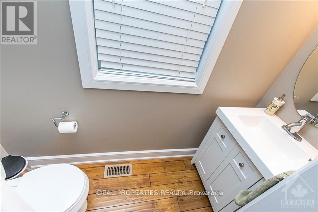 17 Anna Avenue, Ottawa, Ontario  K1Z 7T5 - Photo 4 - X13535706