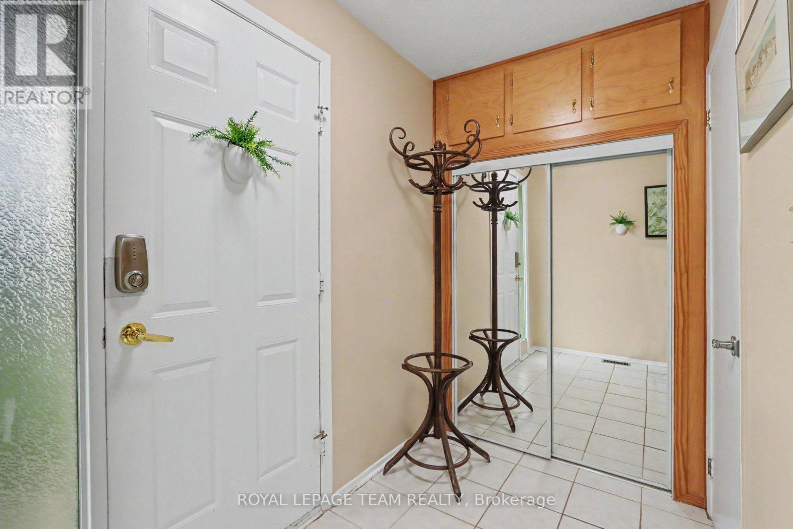 95 Seabrooke Drive, Ottawa, Ontario  K2L 2H9 - Photo 2 - X13536256