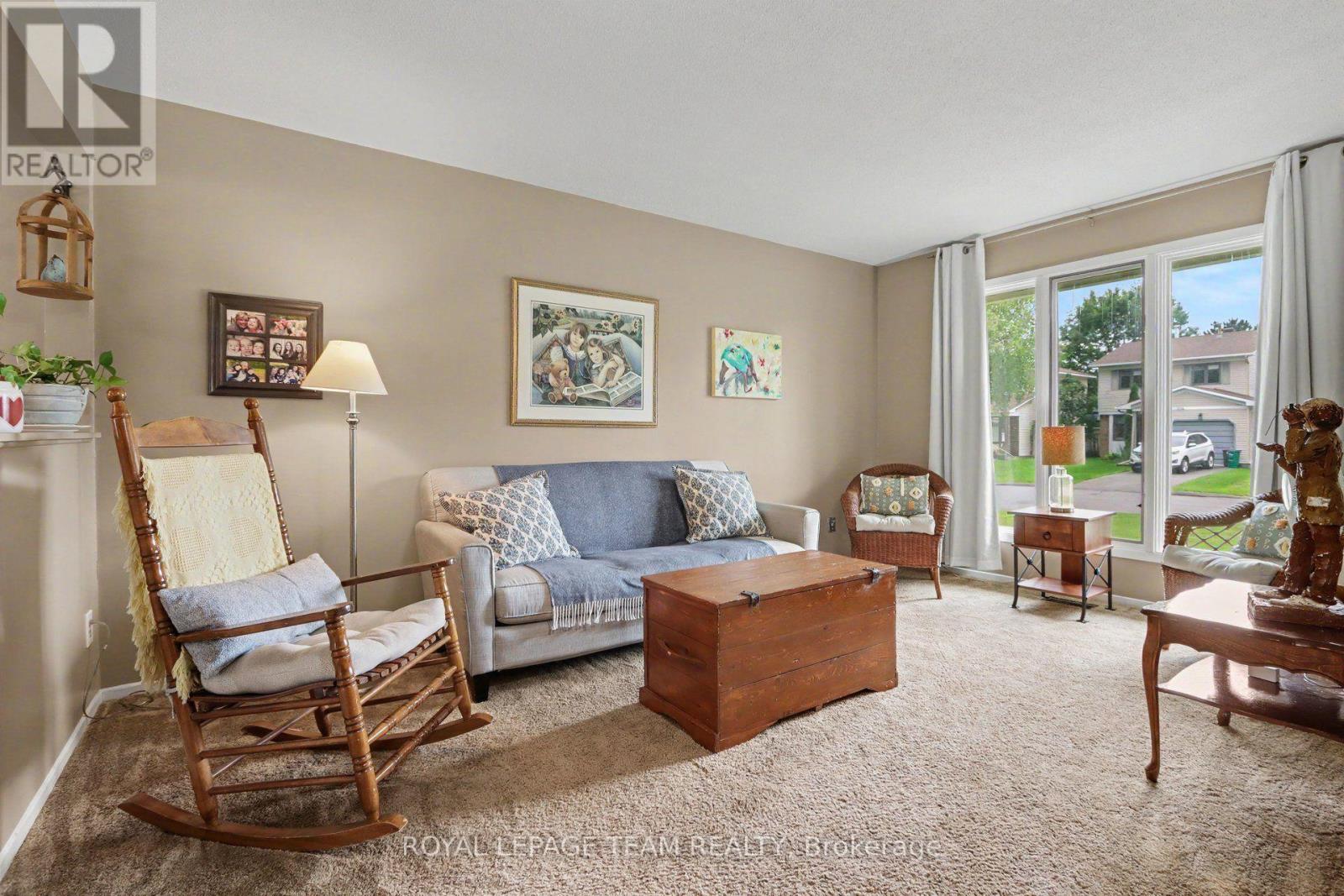 95 Seabrooke Drive, Ottawa, Ontario  K2L 2H9 - Photo 3 - X13536256