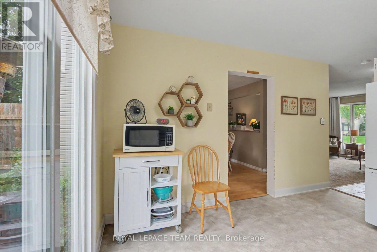 95 Seabrooke Drive, Ottawa, Ontario  K2L 2H9 - Photo 8 - X13536256