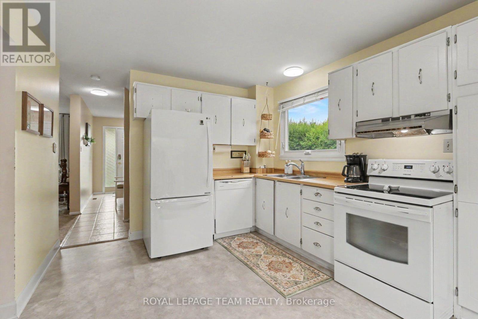 95 Seabrooke Drive, Ottawa, Ontario  K2L 2H9 - Photo 9 - X13536256