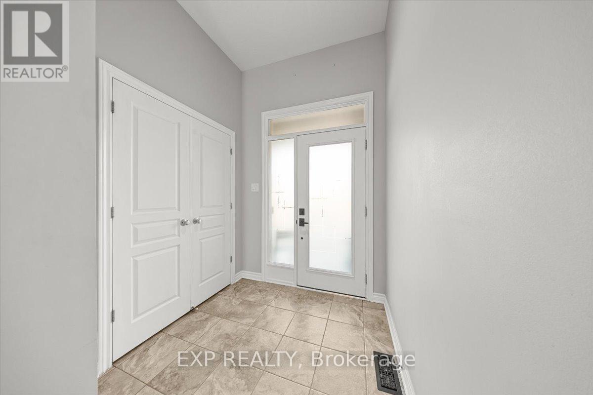 255 Shinleaf Crescent, Ottawa, Ontario  K1W 0J2 - Photo 4 - X13536282