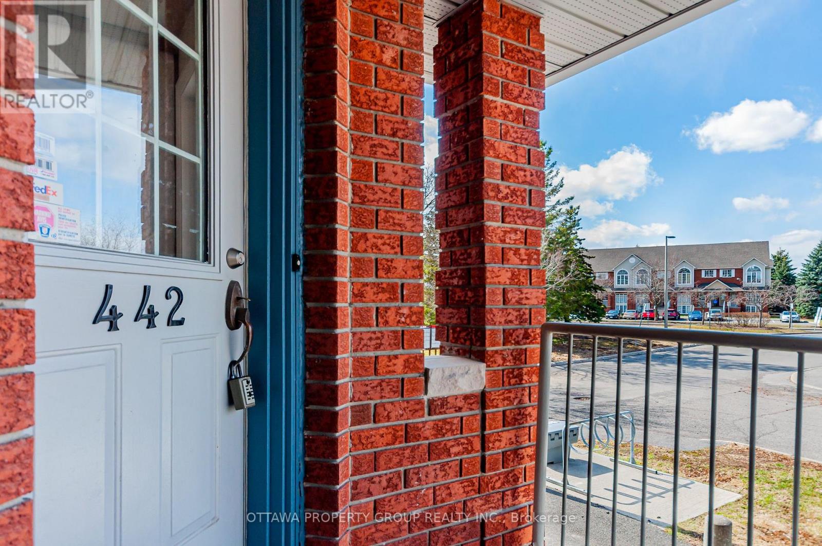 442 Briston Private, Ottawa, Ontario  K1G 5R4 - Photo 2 - X13536988