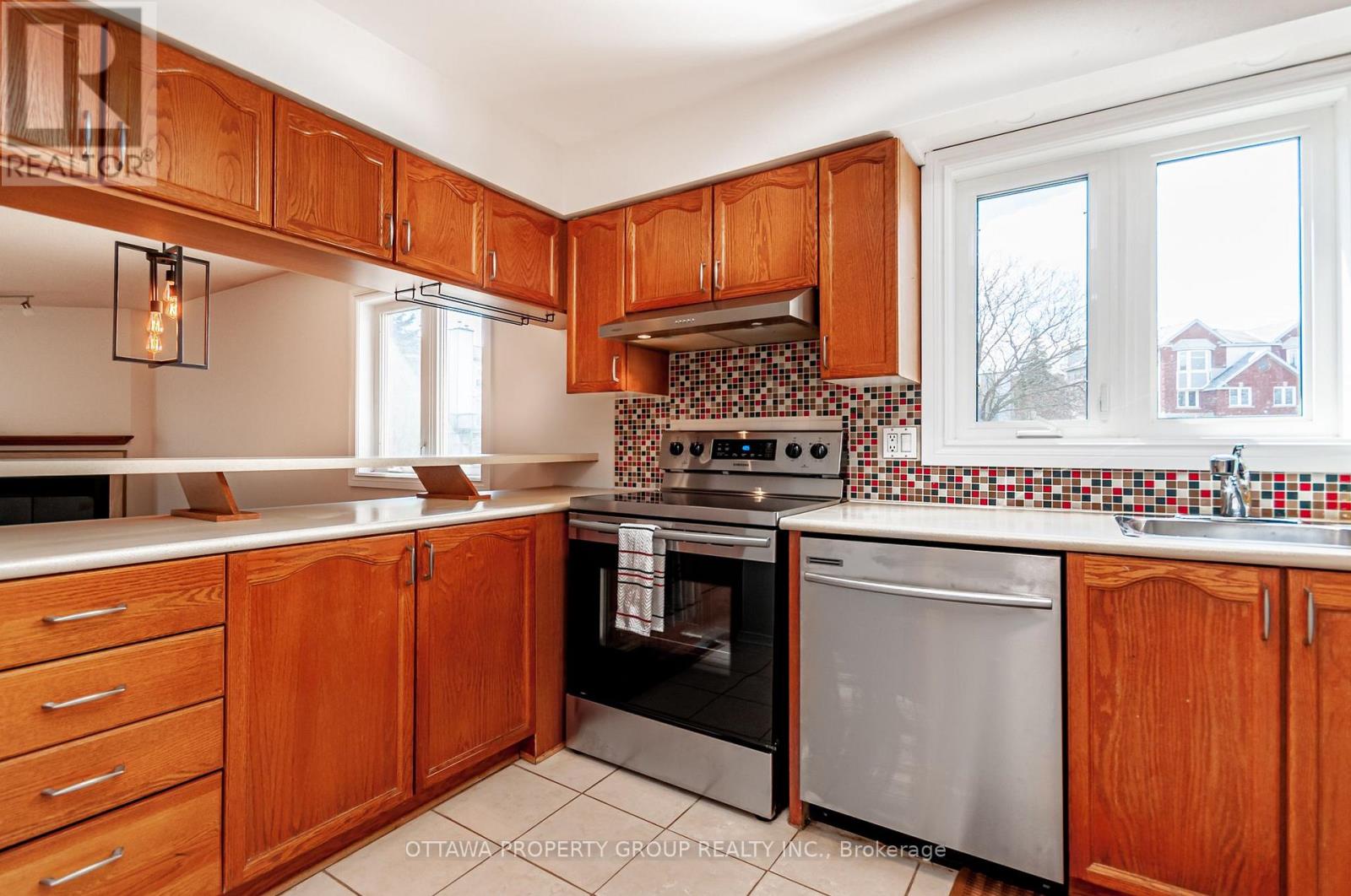 442 Briston Private, Ottawa, Ontario  K1G 5R4 - Photo 5 - X13536988