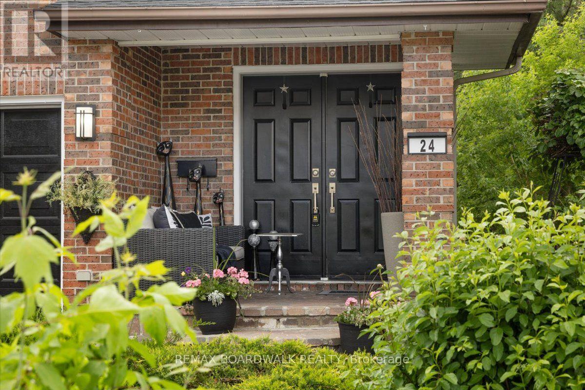 24 Hackett Street, Ottawa, Ontario  K1V 0P7 - Photo 2 - X13537204