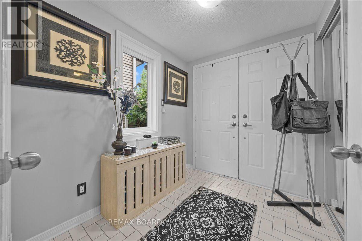 24 Hackett Street, Ottawa, Ontario  K1V 0P7 - Photo 3 - X13537204
