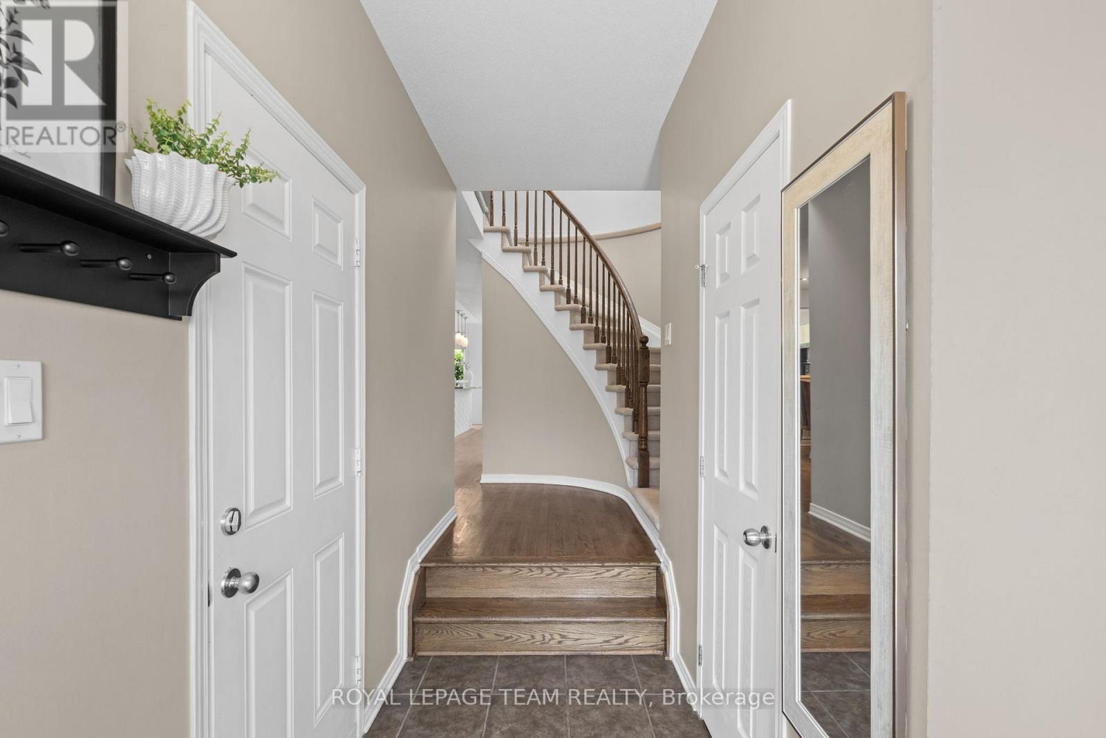 348 Brigitta Street, Ottawa, Ontario  K2S 0H9 - Photo 4 - X13538458