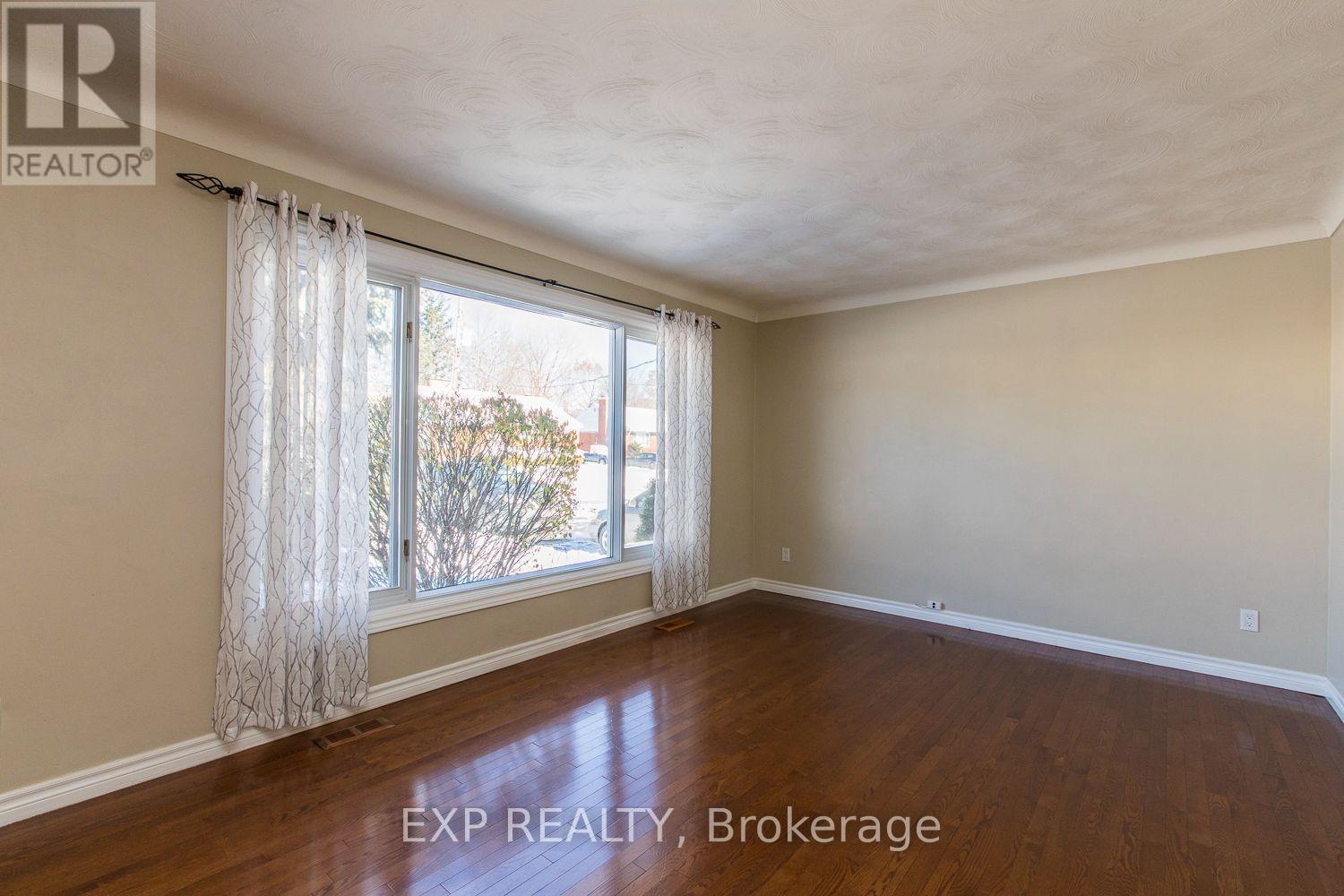 28 Appleford Street, Ottawa, Ontario  K1J 6T9 - Photo 4 - X13538794