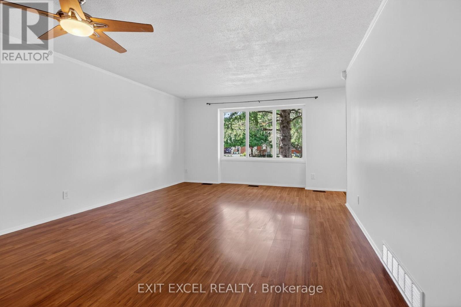 283 Mcelroy Drive, Ottawa, Ontario  K2L 1Y3 - Photo 5 - X13538968
