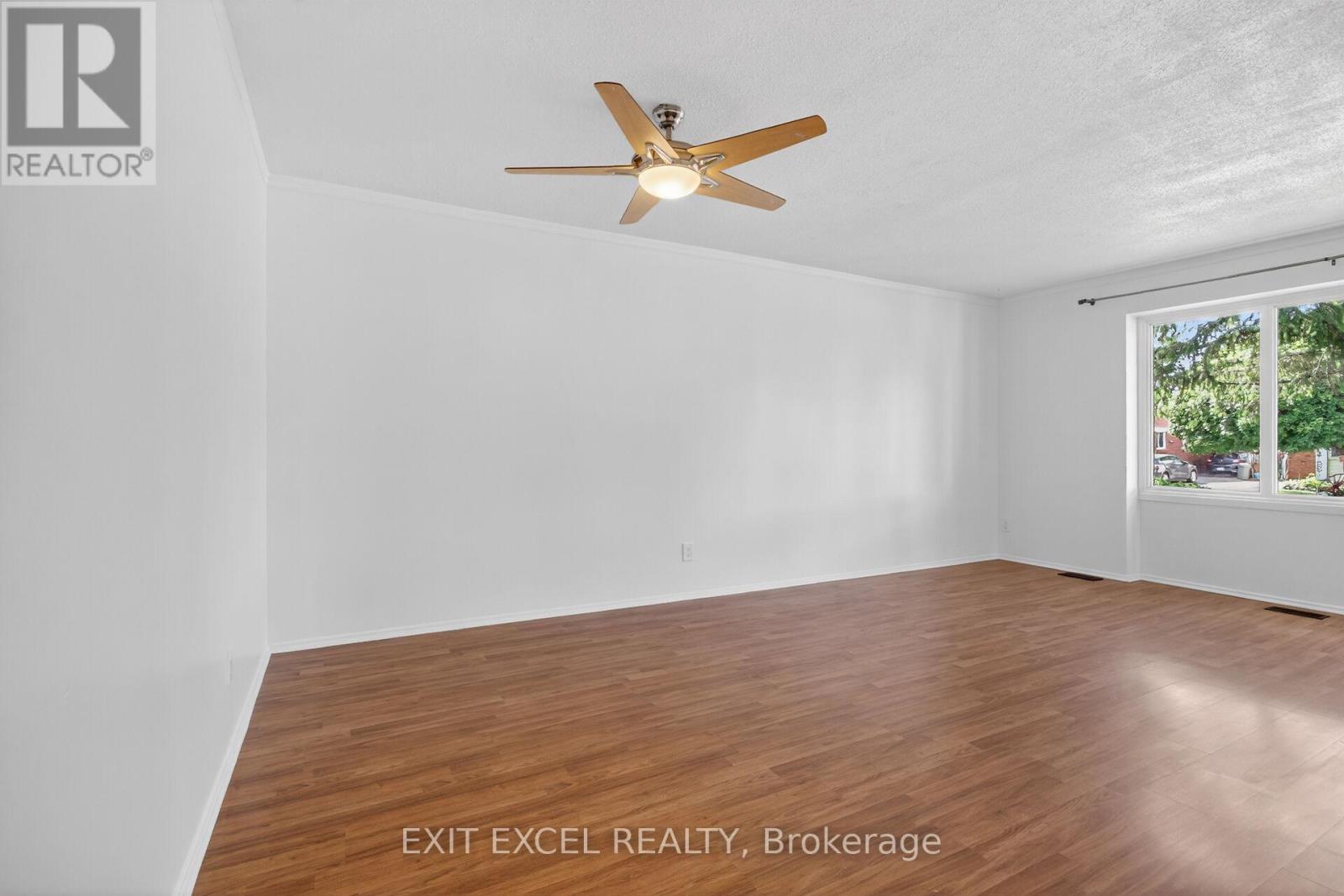 283 Mcelroy Drive, Ottawa, Ontario  K2L 1Y3 - Photo 7 - X13538968