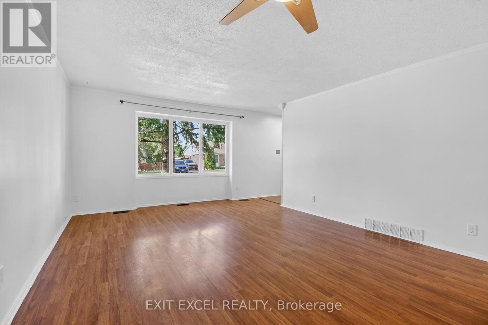 283 Mcelroy Drive, Ottawa, Ontario  K2L 1Y3 - Photo 8 - X13538968