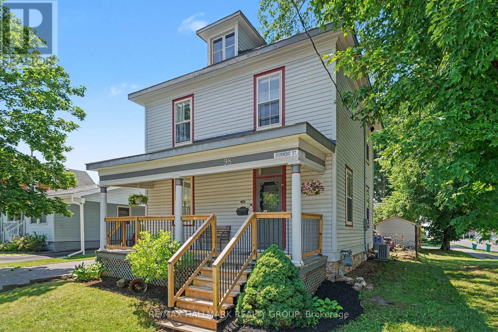98 Drummond Street E, Perth, Ontario  K7H 1H1 - Photo 1 - X13539036