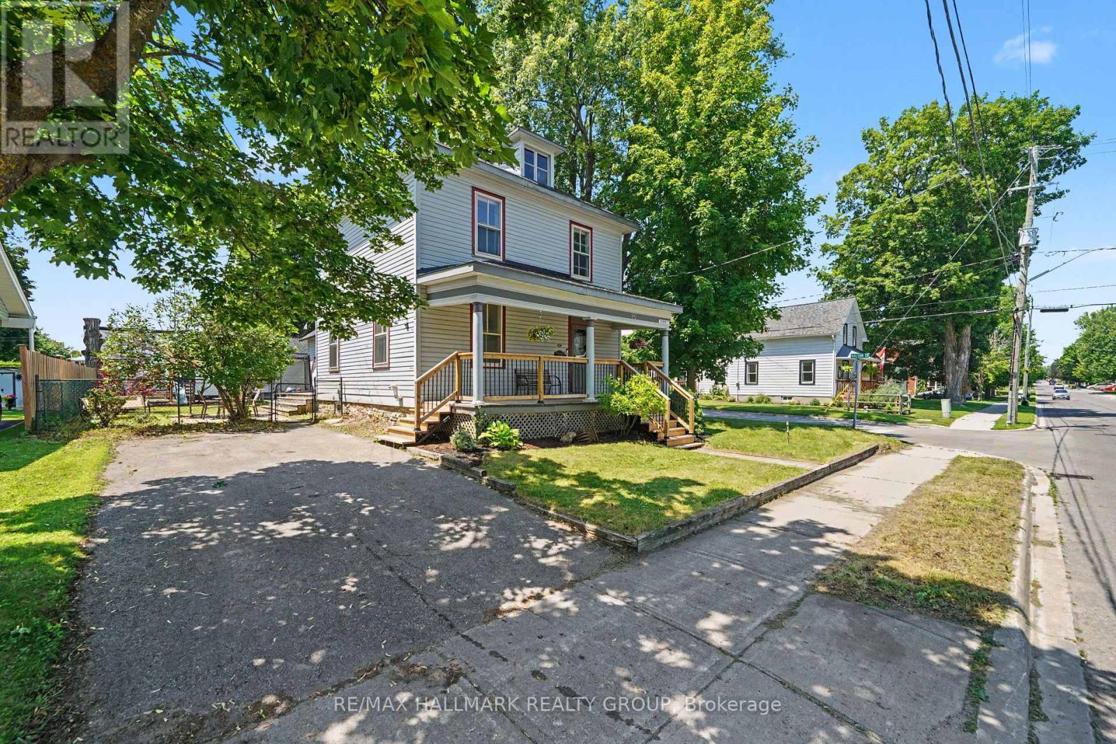 98 Drummond Street E, Perth, Ontario  K7H 1H1 - Photo 3 - X13539036