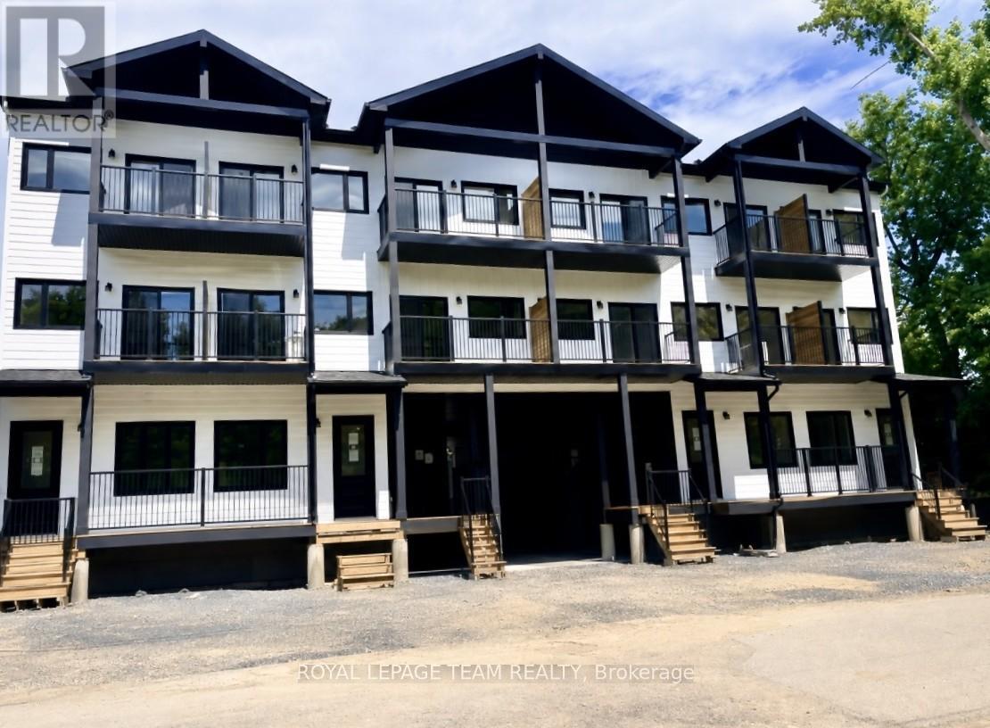 B - 245 Bradford Street, Ottawa, Ontario  K2B 5Z5 - Photo 1 - X13539372