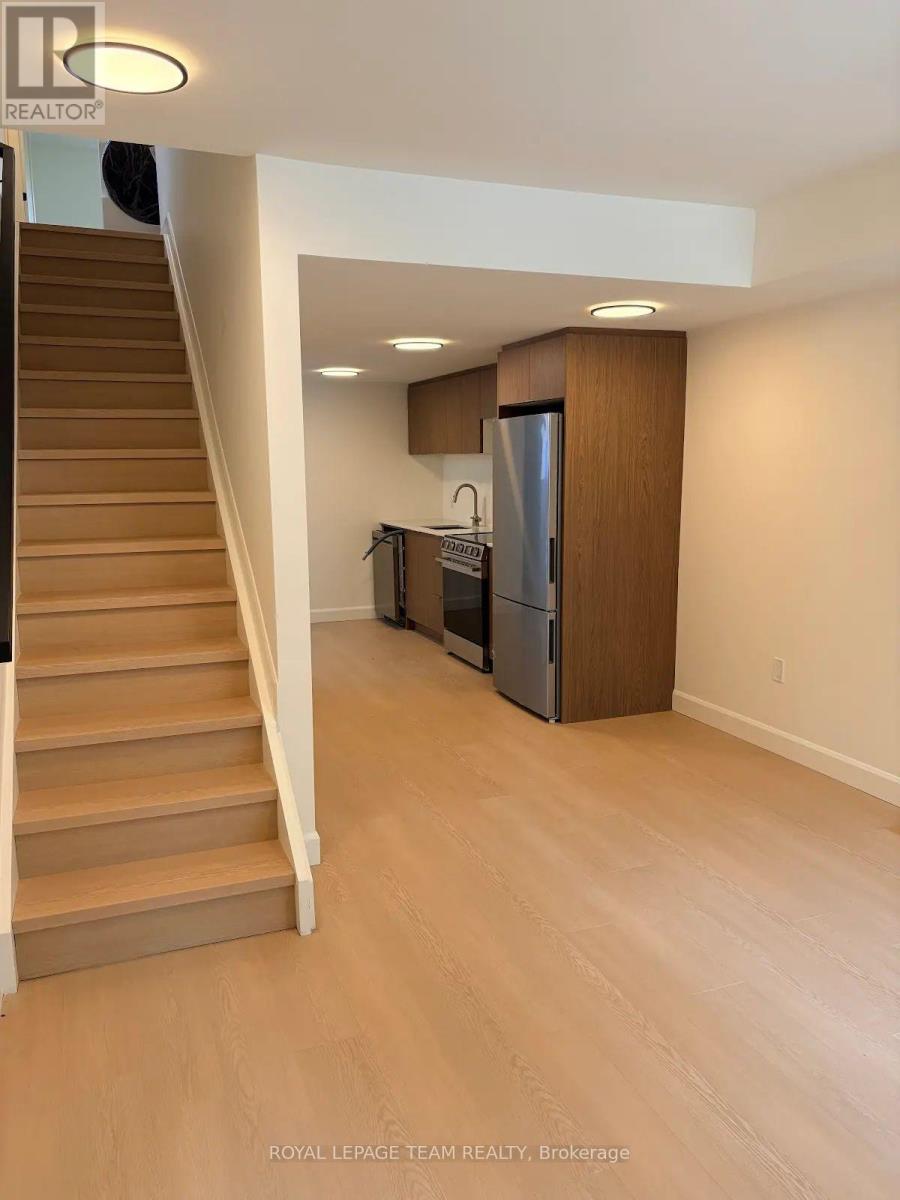 B - 245 Bradford Street, Ottawa, Ontario  K2B 5Z5 - Photo 2 - X13539372