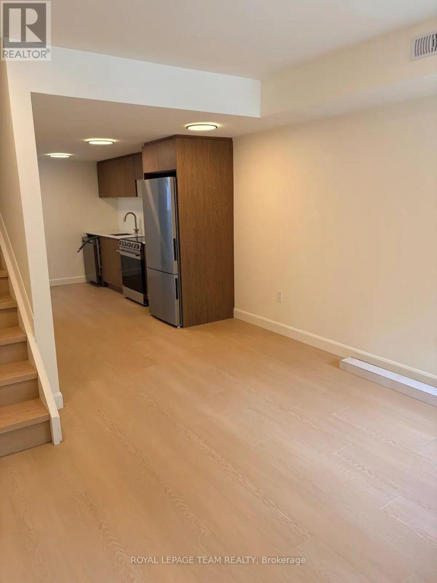 B - 245 Bradford Street, Ottawa, Ontario  K2B 5Z5 - Photo 3 - X13539372