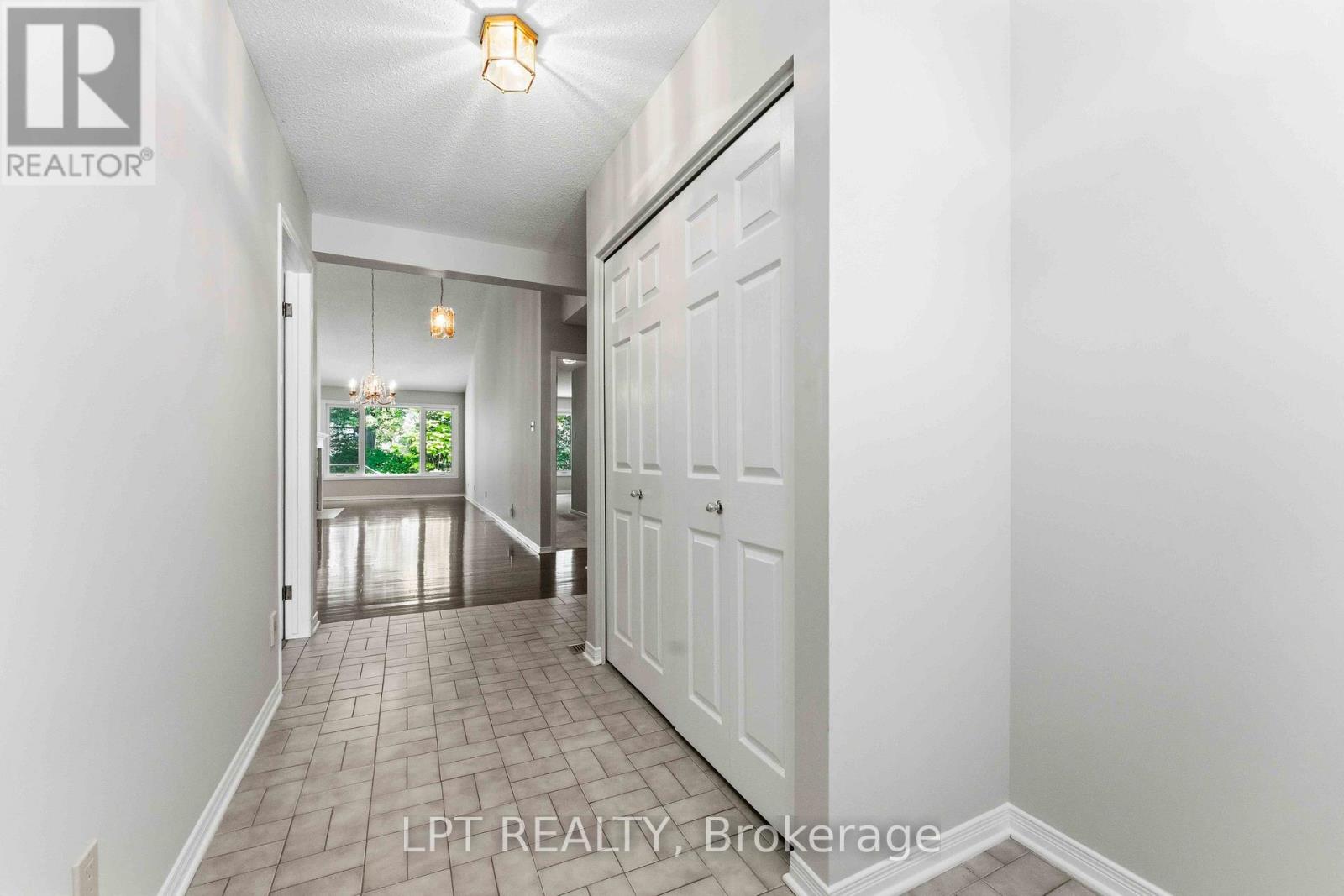 40 - 24 Grand Cedar Court, Ottawa, Ontario  K2S 1C8 - Photo 3 - X13539432