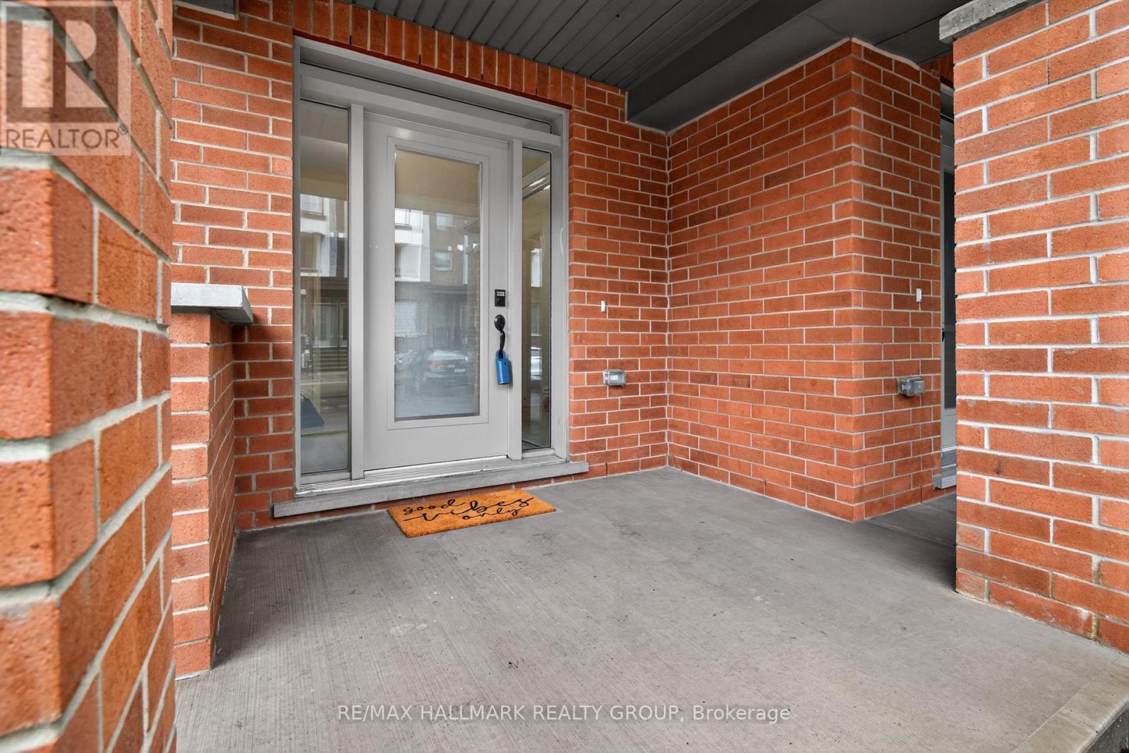 805 Kiniw Private, Ottawa, Ontario  K1K 4Z4 - Photo 2 - X13540166