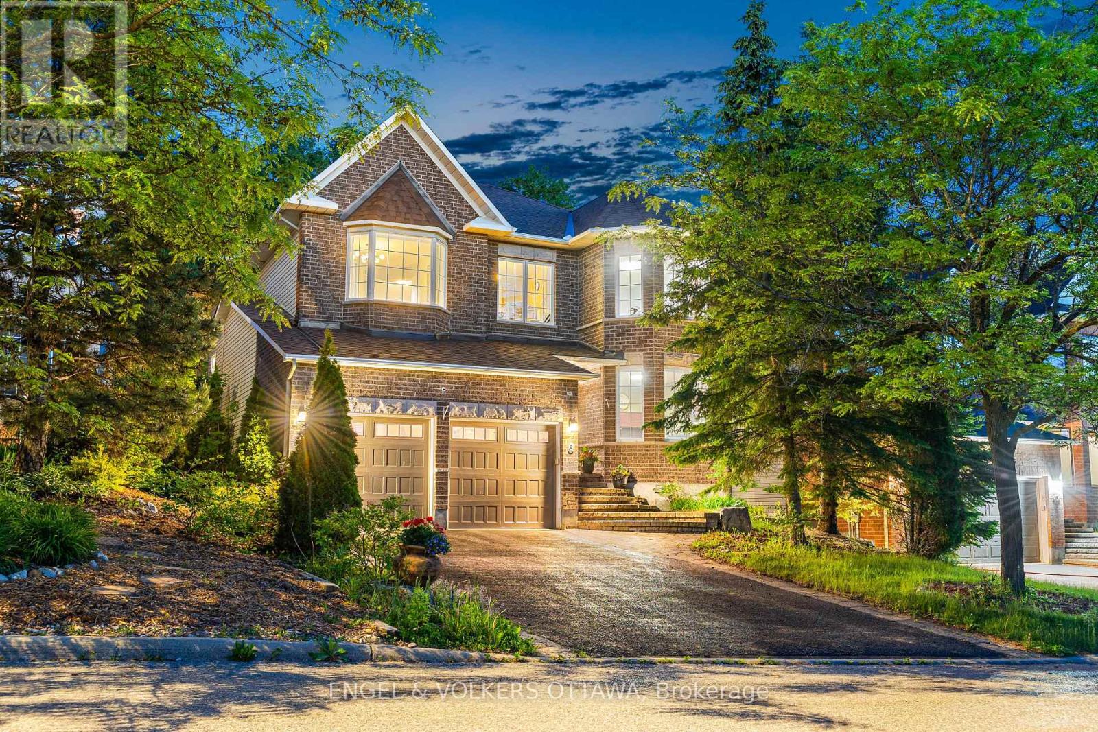 8 Glenrill Place, Ottawa, Ontario  K2M 2T6 - Photo 1 - X13540282