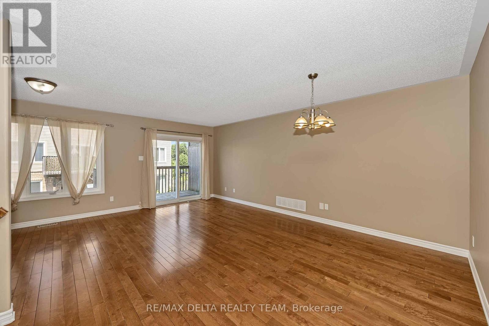 412 Van Buren Street, North Grenville, Ontario  K0G 1J0 - Photo 11 - X13540492