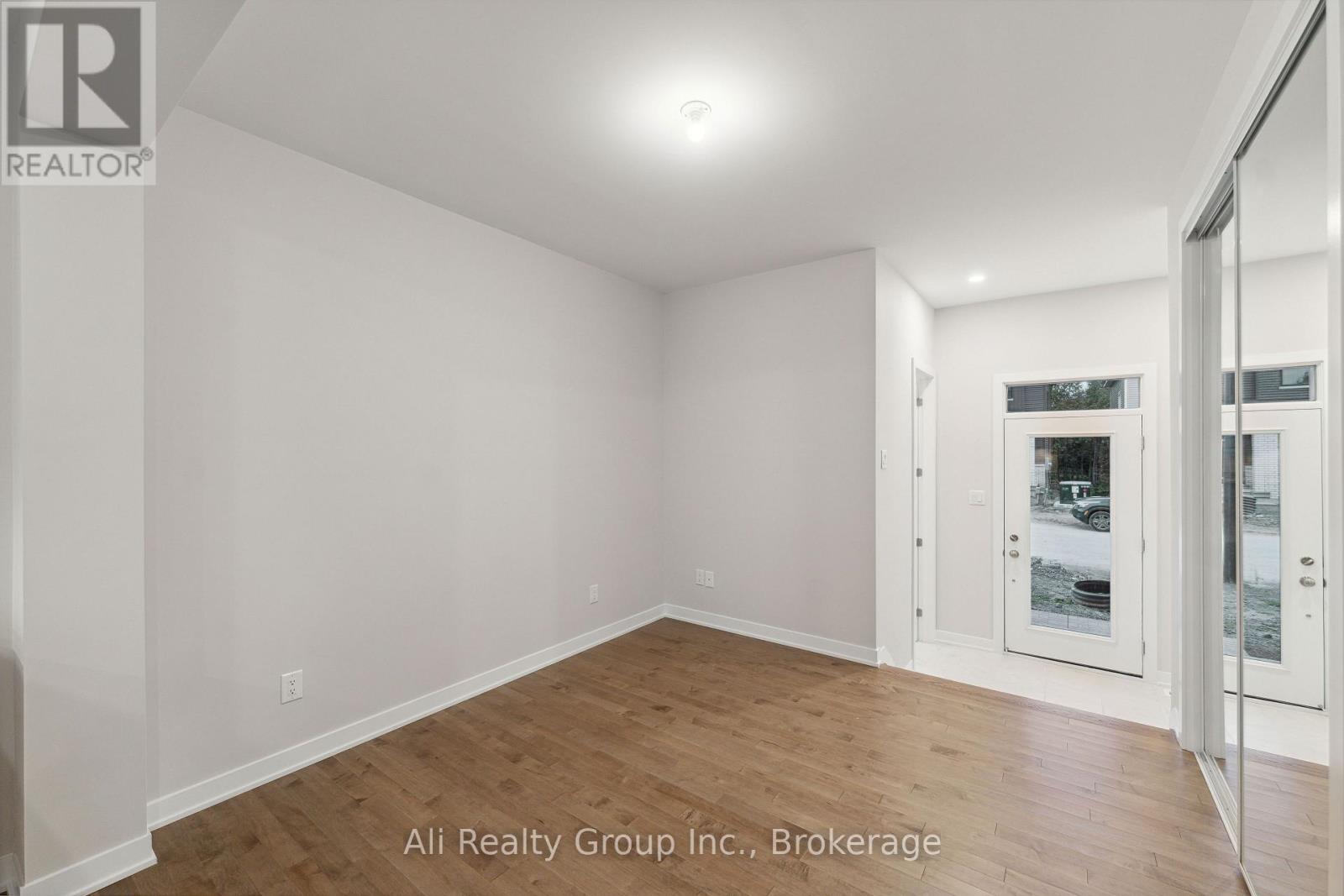 242 Falsetto Street, Ottawa, Ontario  K1W 0S2 - Photo 3 - X13540572