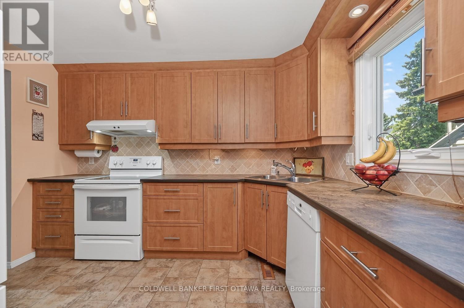 1528 Brookmill Lane, Ottawa, Ontario  K1B 5G4 - Photo 10 - X13540598