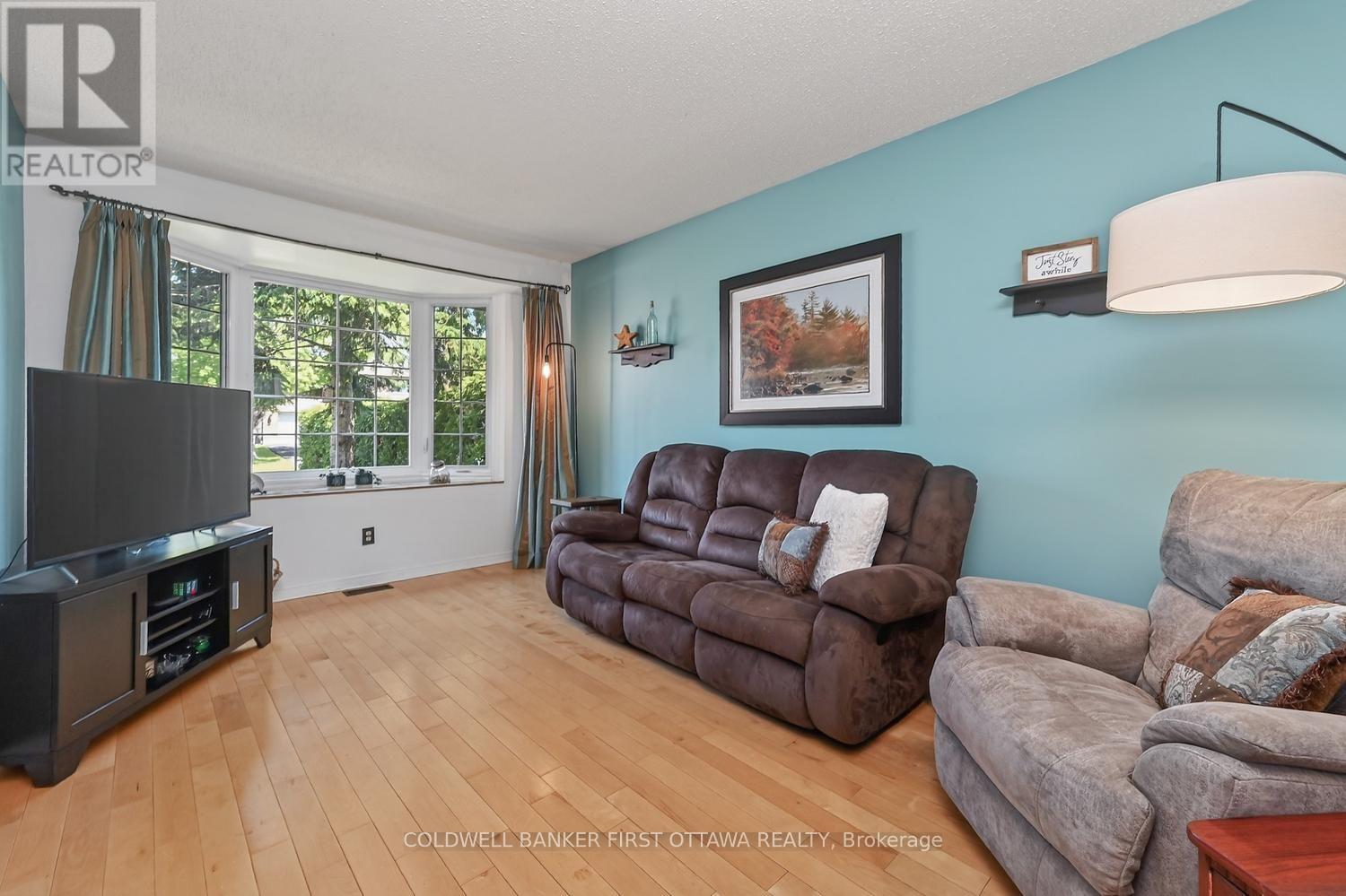 1528 Brookmill Lane, Ottawa, Ontario  K1B 5G4 - Photo 5 - X13540598