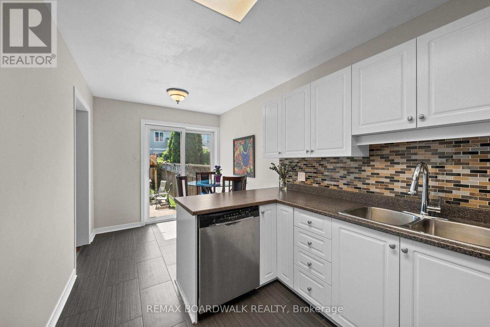 50 Gray Crescent, Ottawa, Ontario  K2K 3L2 - Photo 12 - X13540948