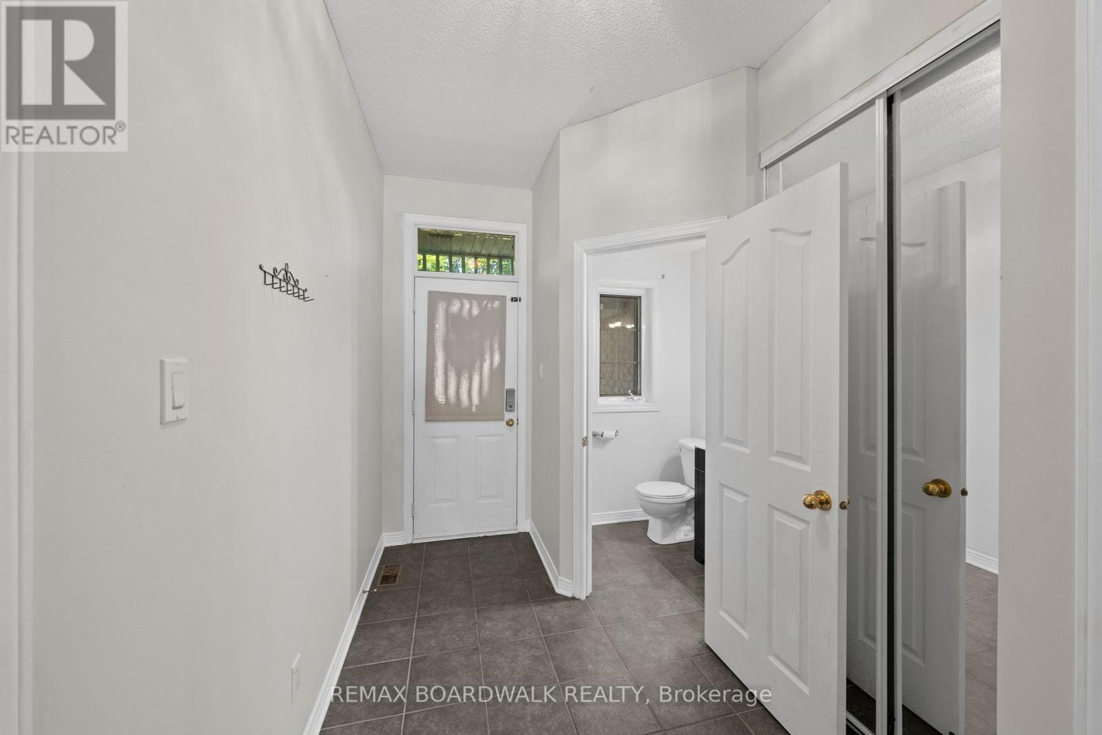 50 Gray Crescent, Ottawa, Ontario  K2K 3L2 - Photo 3 - X13540948
