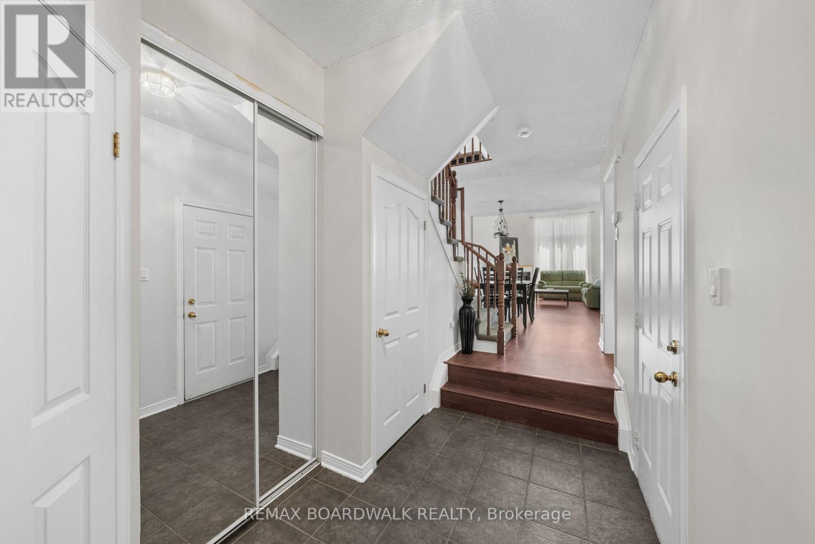 50 Gray Crescent, Ottawa, Ontario  K2K 3L2 - Photo 5 - X13540948