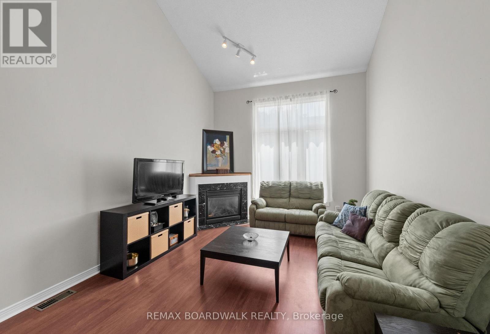 50 Gray Crescent, Ottawa, Ontario  K2K 3L2 - Photo 8 - X13540948