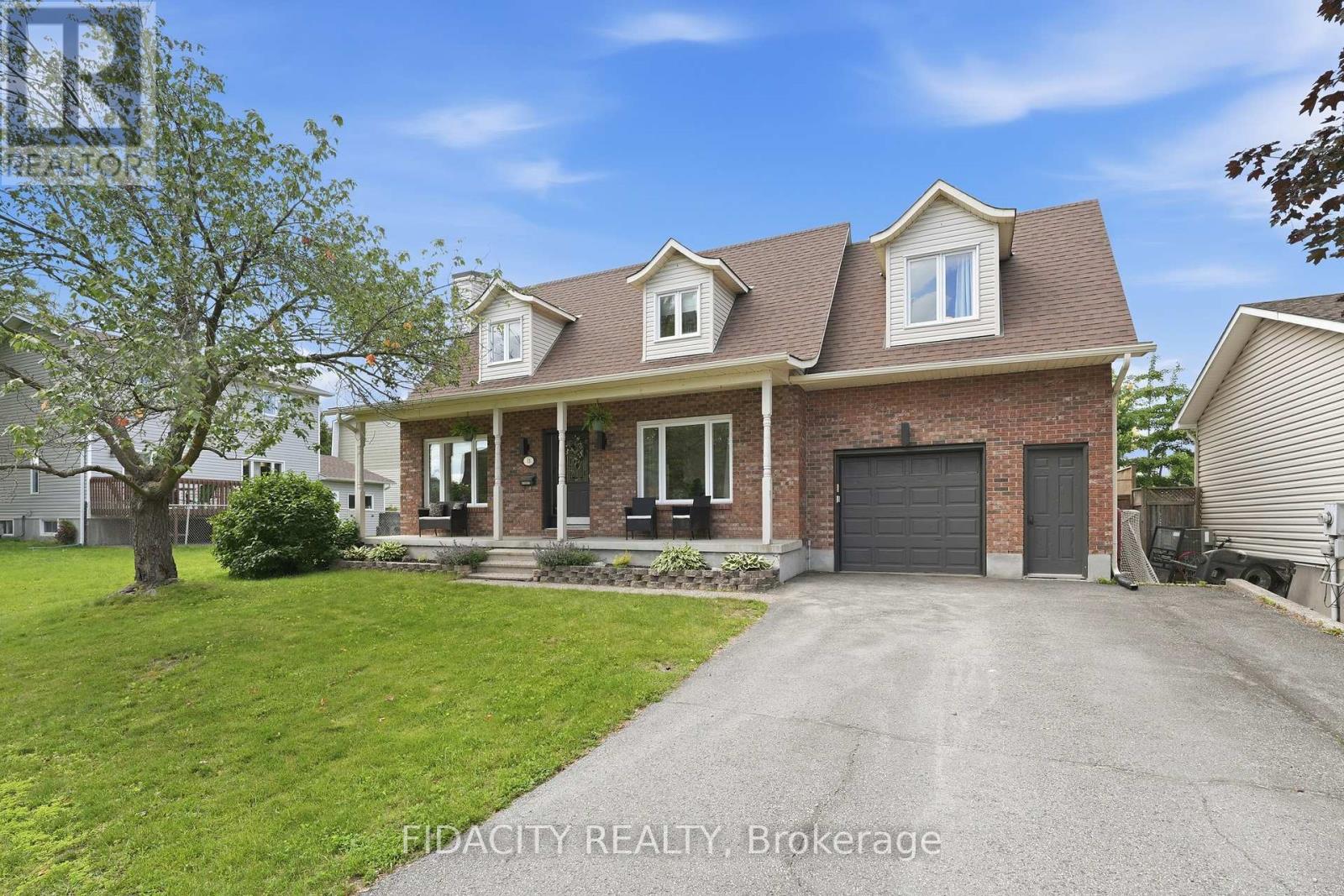 13 Poole Creek Crescent, Ottawa, Ontario  K2S 1T6 - Photo 1 - X13540954