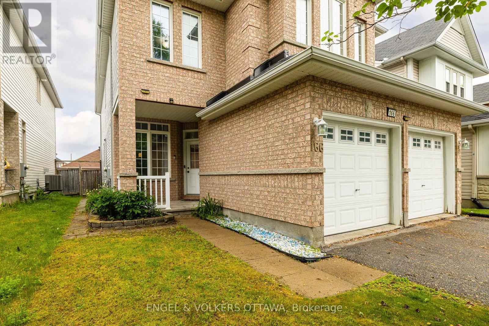 166 Macara Crescent, Ottawa, Ontario  K2K 0C9 - Photo 2 - X13540974